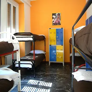 Hostal California, Milán